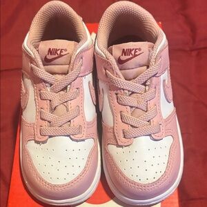 Nike Kids Sneakers in Pink and White